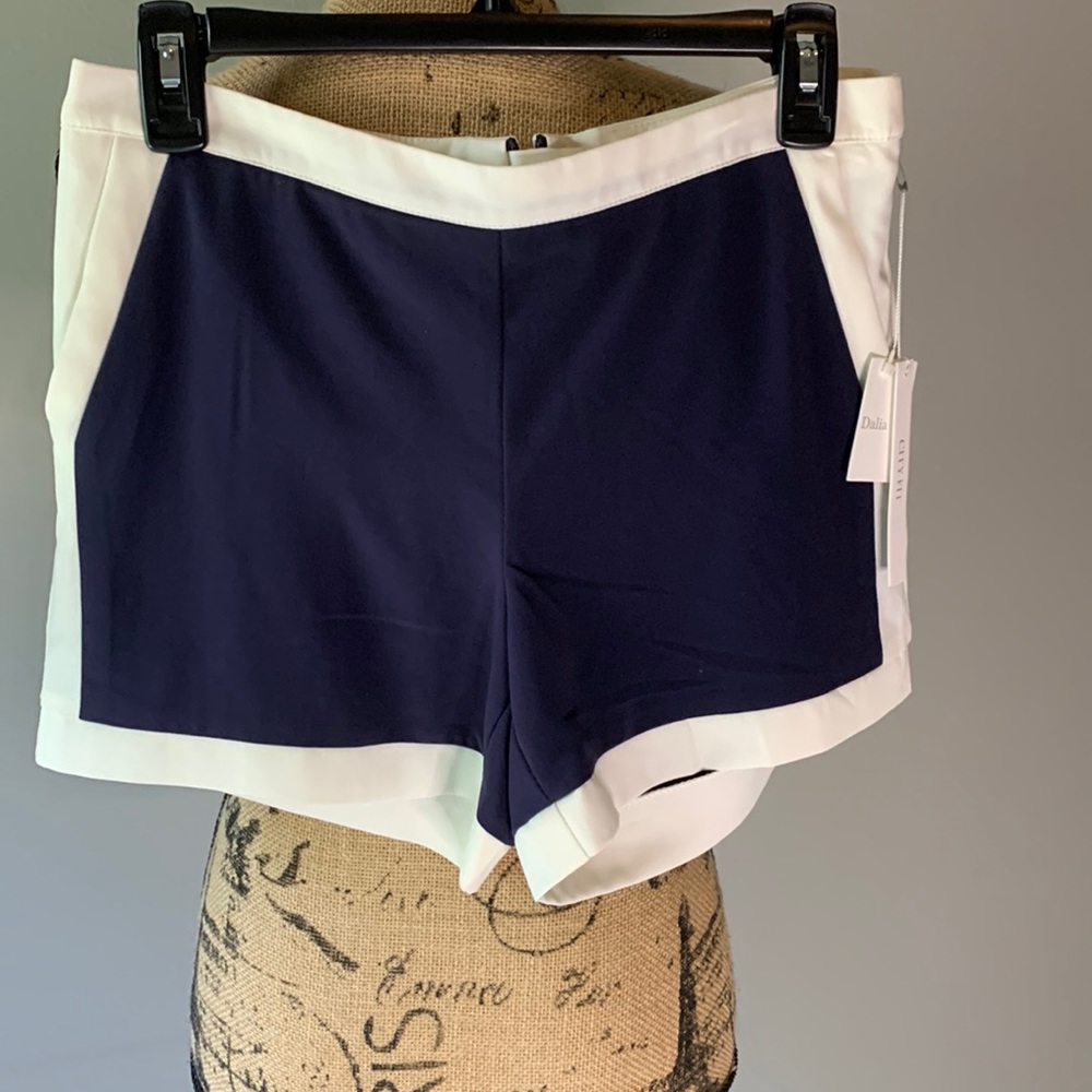 Dalia NWT blue w/white piping dressy shorts with pockets